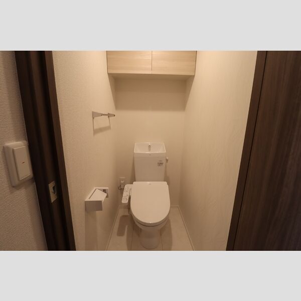 トイレ (トイレ)