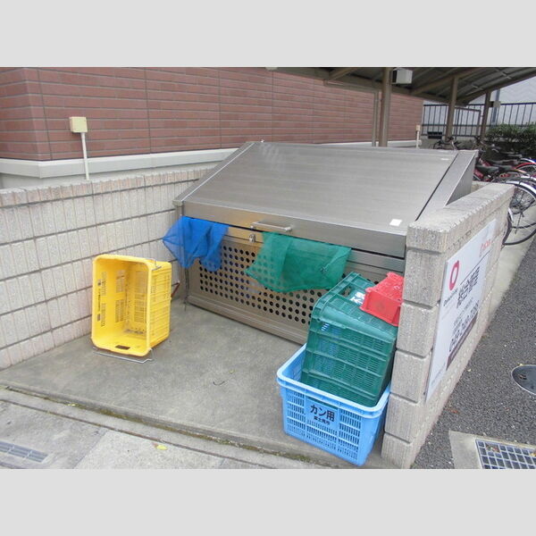 現地周辺 (ゴミ置場)