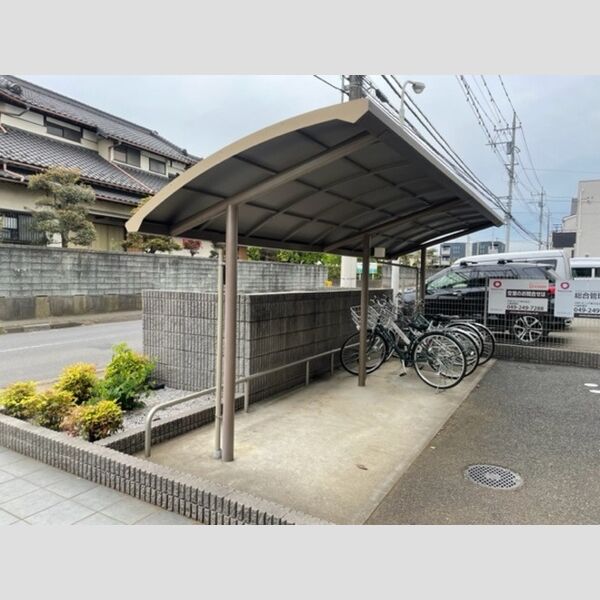 現地周辺 (駐輪場)
