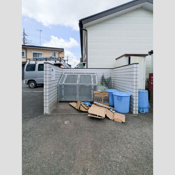 現地周辺 (ゴミ置場)