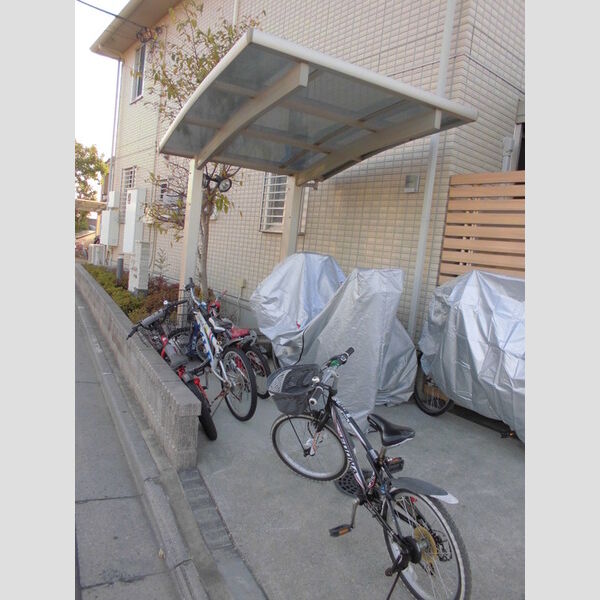 現地周辺 (駐輪場)