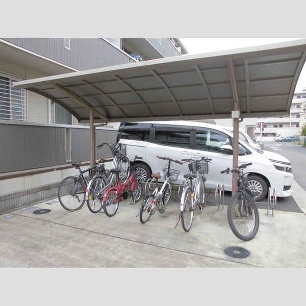 現地周辺 (駐輪場)