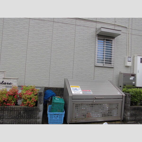 現地周辺 (ゴミストッカー)