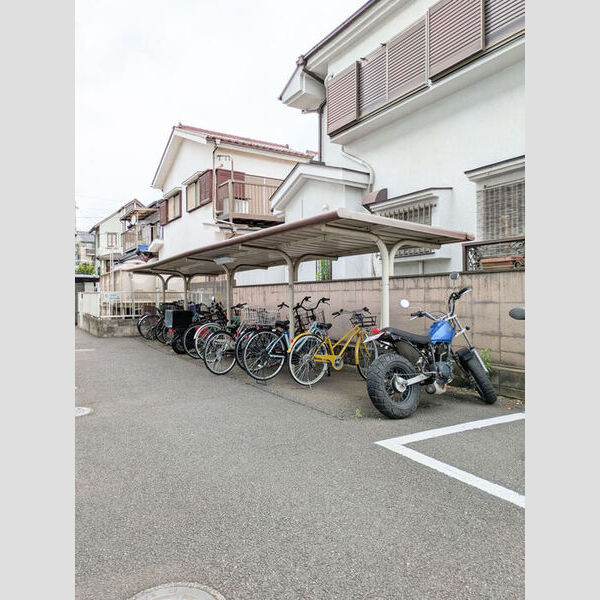 現地周辺 (駐輪場)