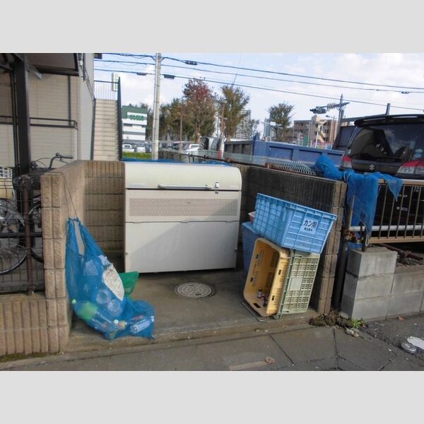 現地周辺 (ゴミ置き場)