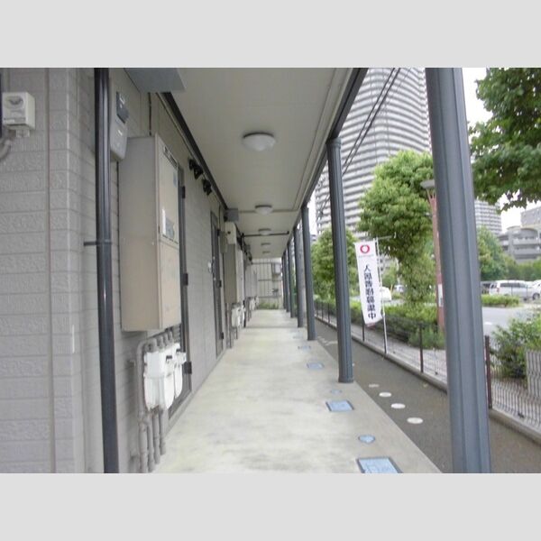 エントランス (玄関前)