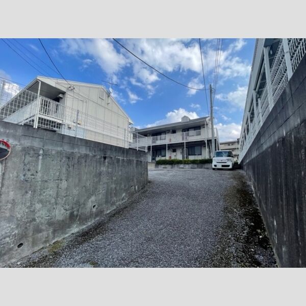 現地周辺 (駐車場アプローチ)