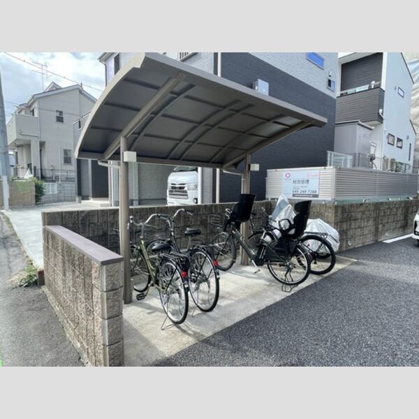現地周辺 (駐輪場)