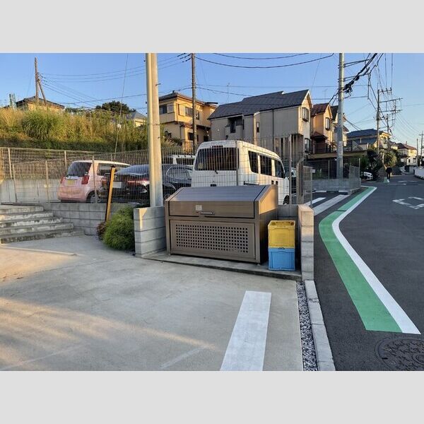 現地周辺 (ゴミストッカー)