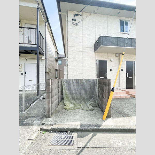現地周辺 (ゴミ置場)