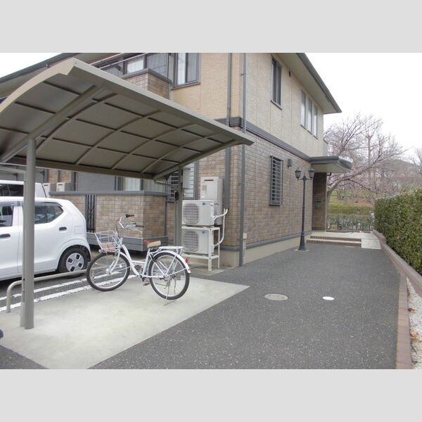 現地周辺 (駐輪場)