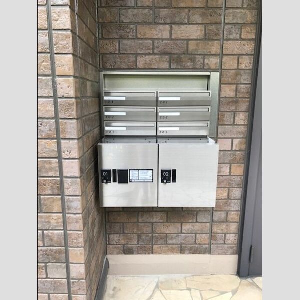 エントランス (エントランス　宅配ボックス設置あり)