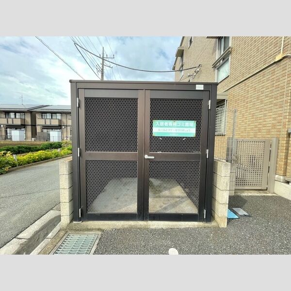 現地周辺 (ゴミ置き場)