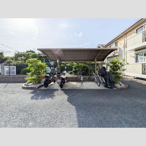 現地周辺 (駐輪場)