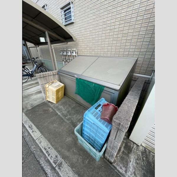 現地周辺 (ゴミ置き場)