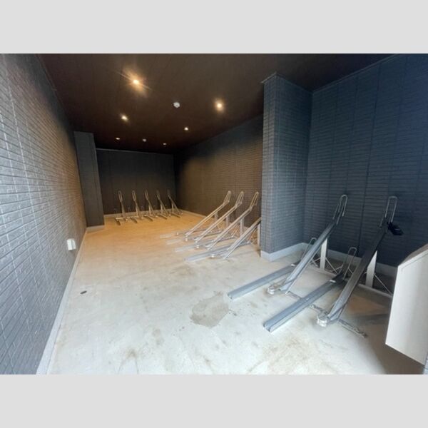 現地周辺 (駐輪場)