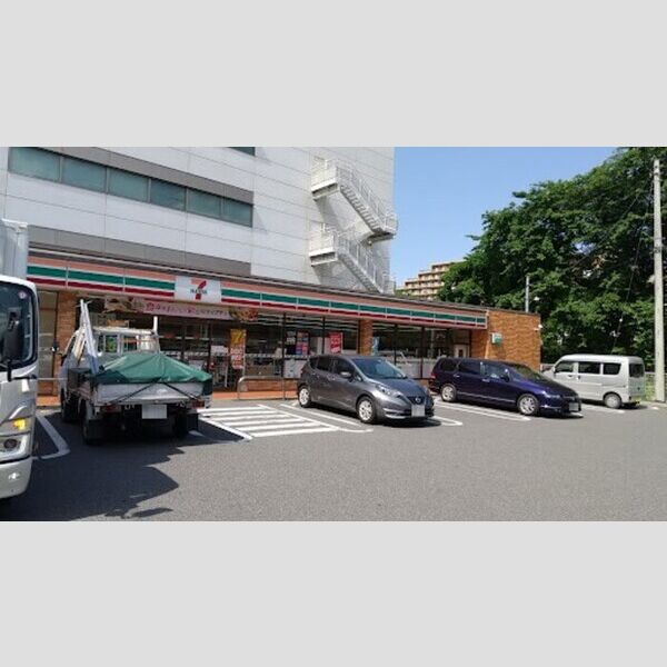 現地周辺 (コンビニ(約400m))
