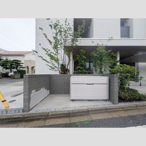 現地周辺 (ゴミ置場)