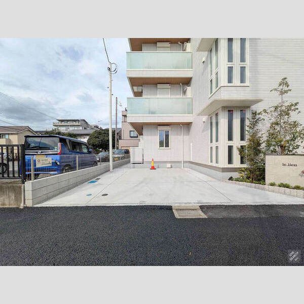 駐車場 (駐車場)