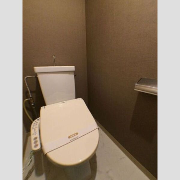 トイレ (トイレ)