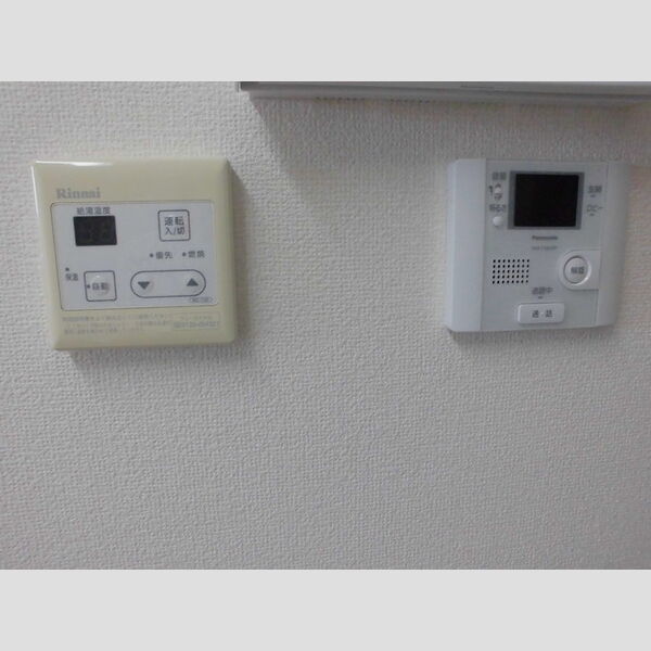 その他設備 (追い炊き機能付き、TV付インターホン)