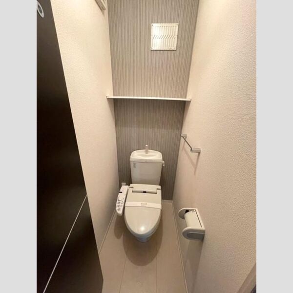 トイレ (温水洗浄暖房便座付き)