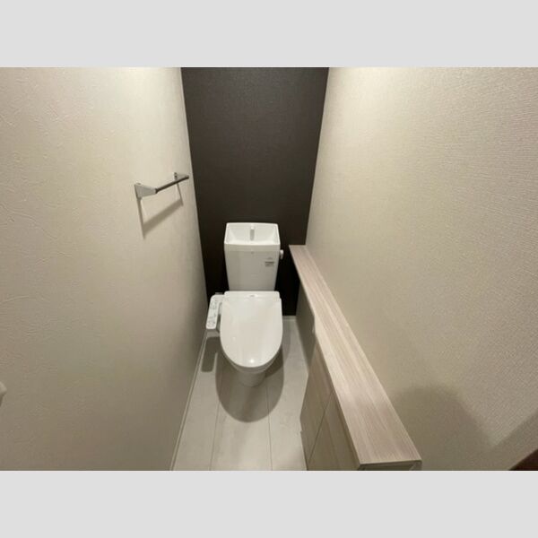 トイレ (温水洗浄便座付き)