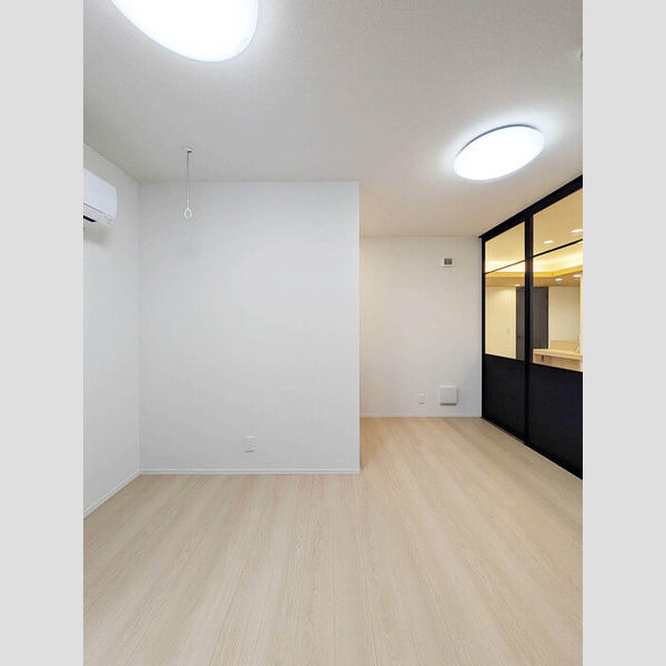 その他 (洋室8帖)