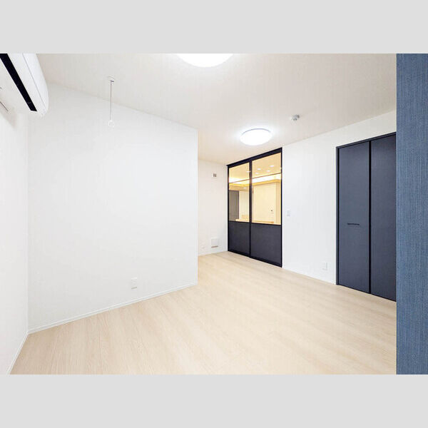 その他 (洋室8帖)