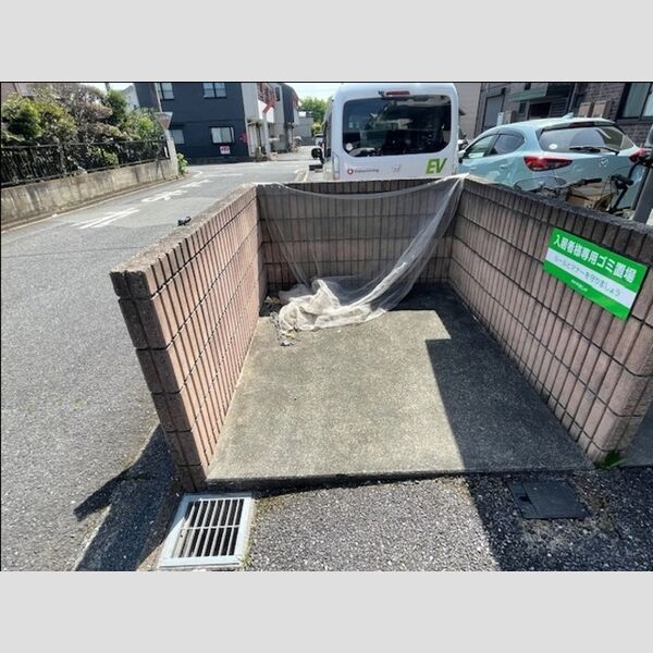 現地周辺 (ゴミ置き場)