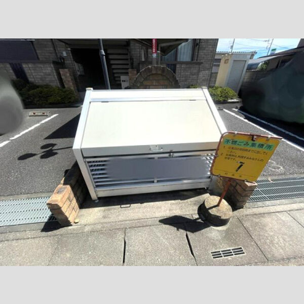 現地周辺 (ゴミ置き場)