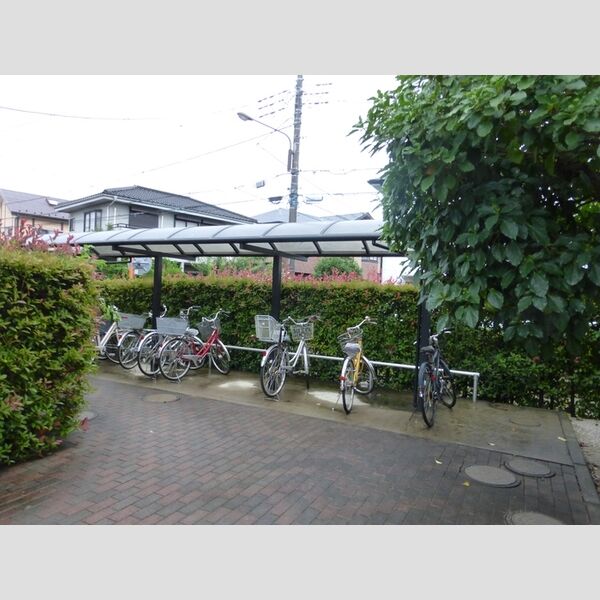 現地周辺 (駐輪場)