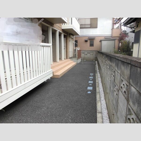 現地周辺 (エントランス)