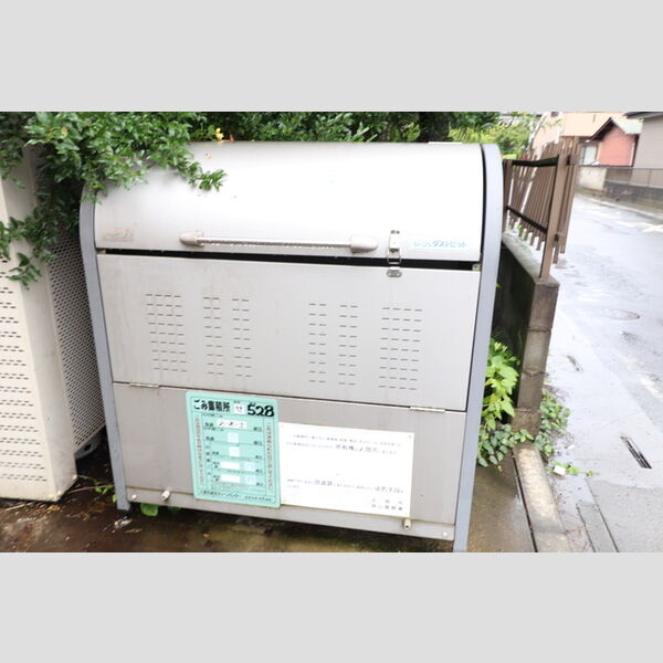 現地周辺 (ごみ置き場)