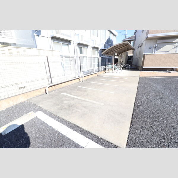 現地周辺 (バイク置場)