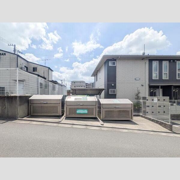 現地周辺 (ゴミ置き場)