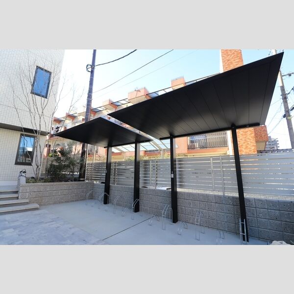 現地周辺 (駐輪場)