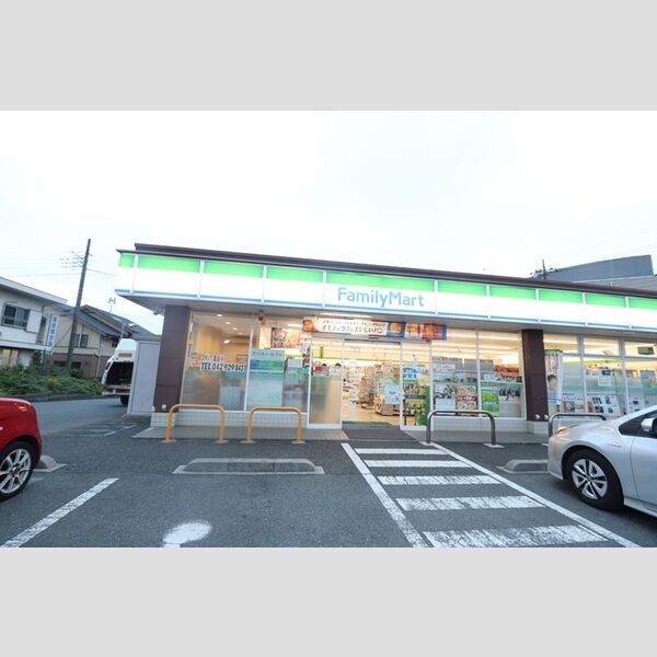 現地周辺 (ファミリーマート　所沢宮本町二丁目店　160m)