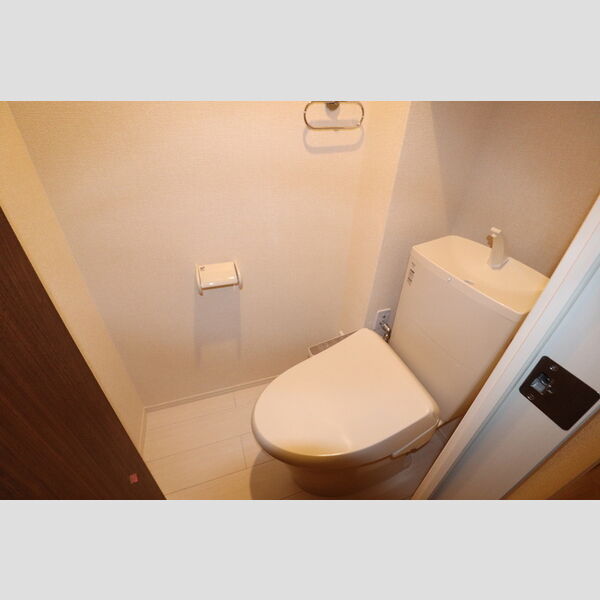 トイレ (温水洗浄暖房便座)