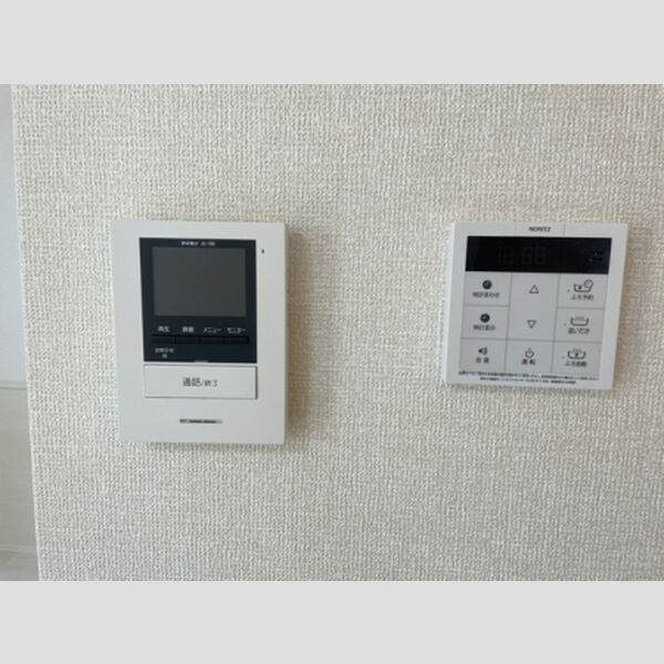 その他設備 (モニター付きインターホン、追い炊き機能付き)