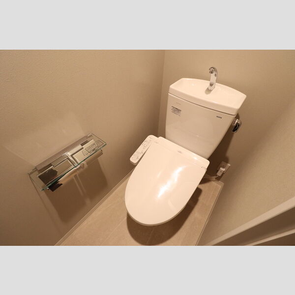 トイレ (温水洗浄暖房便座)