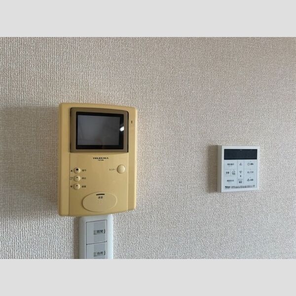 その他設備 (モニター付きインターホン・追い焚き給湯)