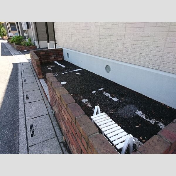 現地周辺 (駐輪場)