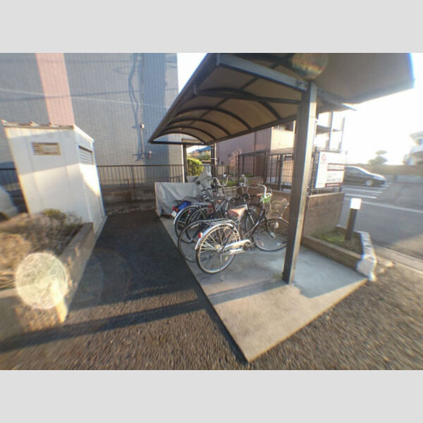 現地周辺 (駐輪場)