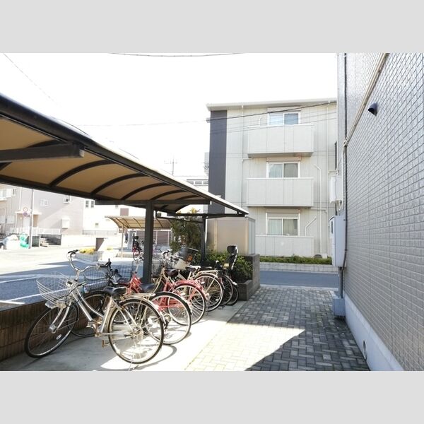 現地周辺 (駐輪場)