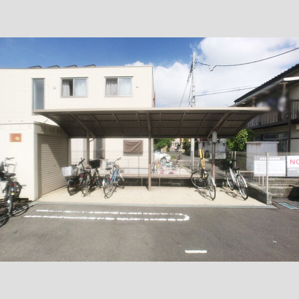 現地周辺 (駐輪場)