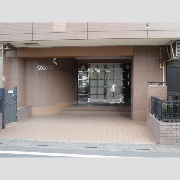 エントランス (エントランス 防犯カメラ設置あり)