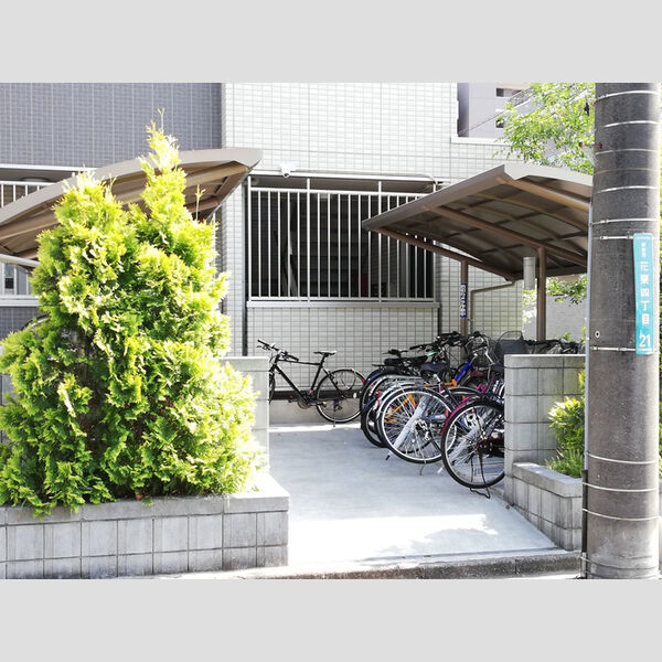 現地周辺 (駐輪場)