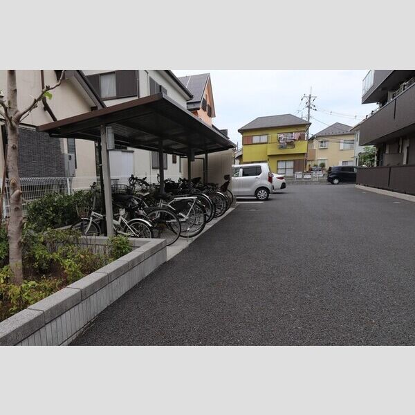 現地周辺 (駐輪場)