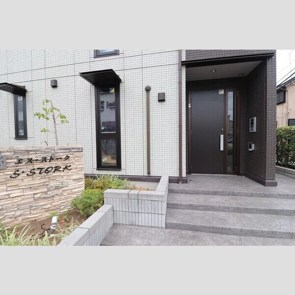 エントランス (エントランス)